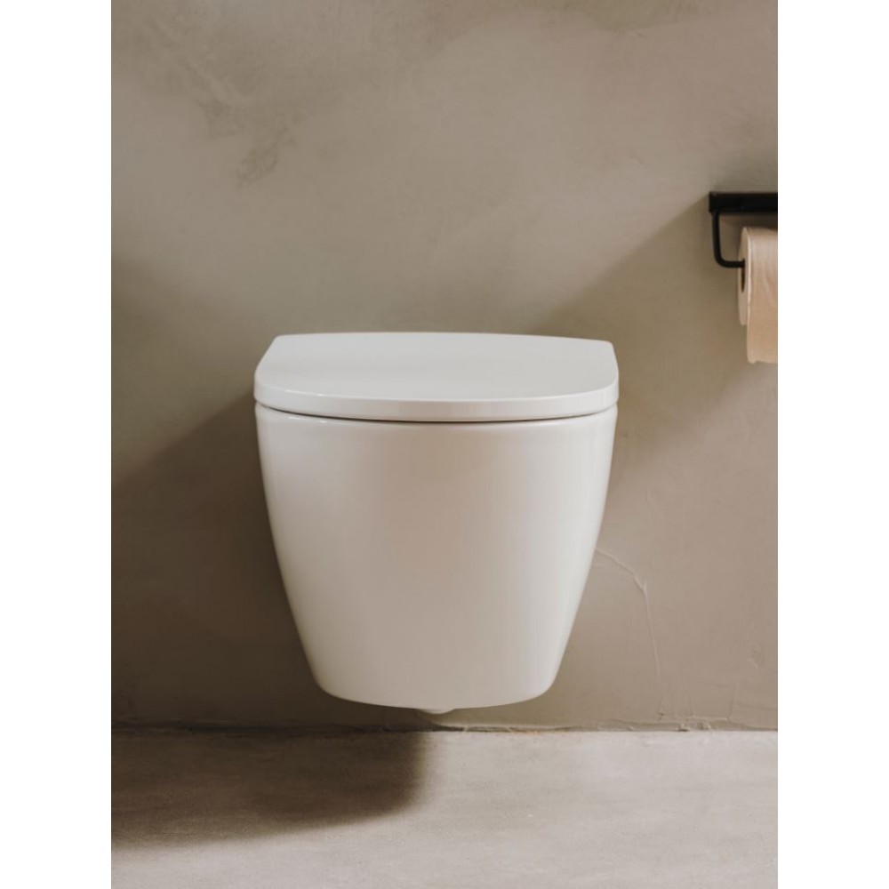 Vitreous china wall-hung Rimless toilet with horizontal outlet
